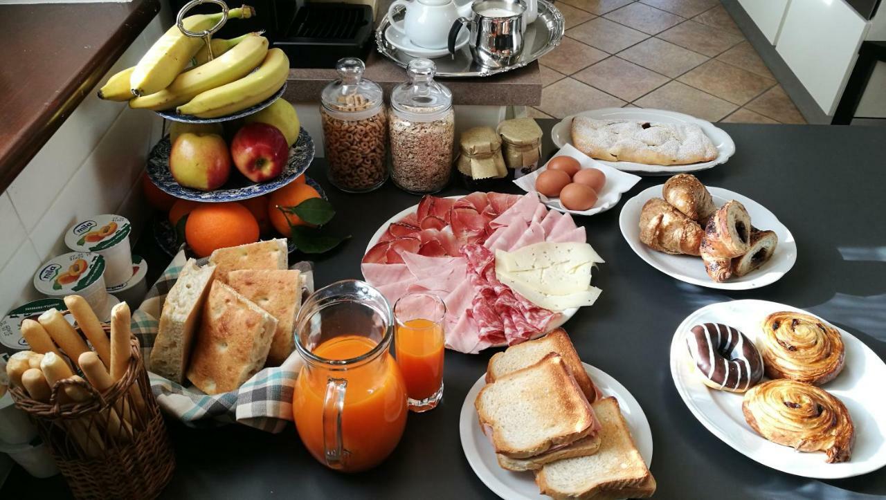ロヴェレート Le Cicogne Bed & Breakfast エクステリア 写真