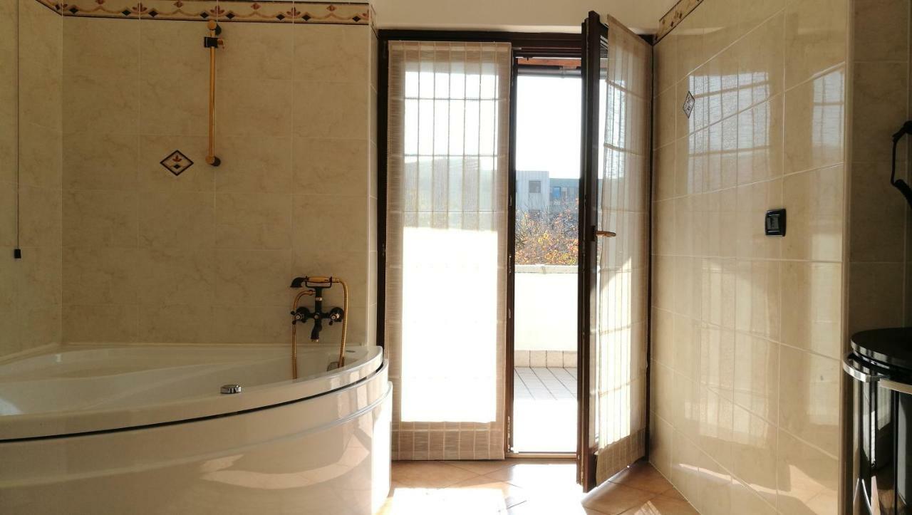 ロヴェレート Le Cicogne Bed & Breakfast エクステリア 写真